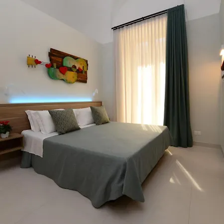 Dimora Del Cuore In Centro Πανσιόν 4*
